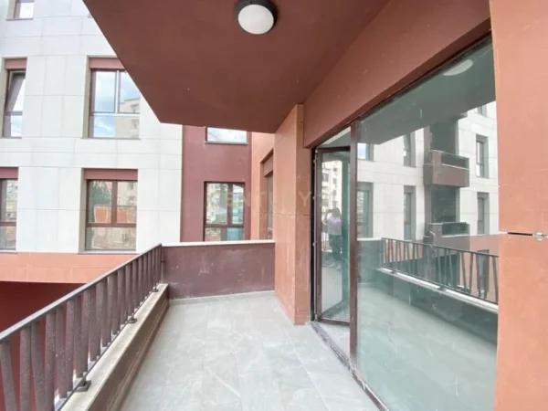 Tirane, jepet me qera zyre Kati 2, 85 m² 800 € (Myslym Shyri)