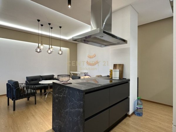 Tirane, jepet me qera apartament 2+1 Kati 4, 81 m² 800 € (garda)
