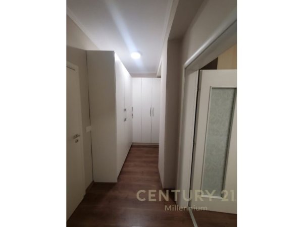 Tirane, jepet me qera apartament 2+1 Kati 4, 81 m² 800 € (Rr.Adem Jashari, Garda)