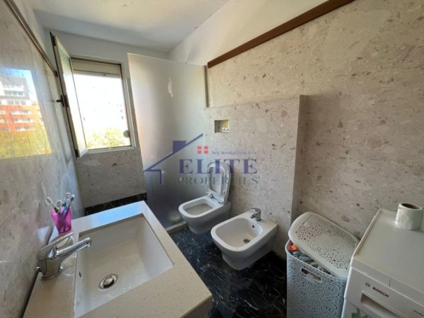 Tirane, jepet me qera apartament 1+1+Ballkon Kati 5, 68 m² 550 € (Diplomat 2)
