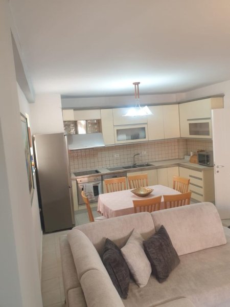 Tirane, jepet me qera apartament 2+1+Ballkon Kati 3, 110 m² 700 € (rruga e Kavajes)