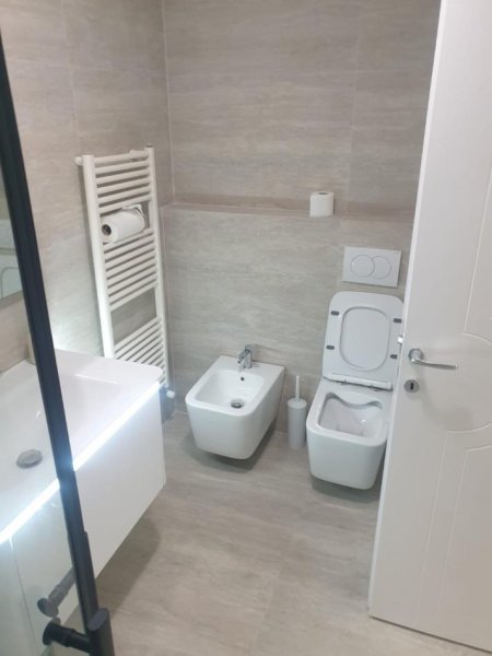 Tirane, jepet me qera apartament 2+1+Ballkon Kati 3, 110 m² 700 € (rruga e Kavajes)