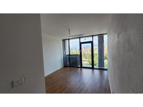 Tirane, jepet me qera ambjent biznesi , 100 m² 1.200 € (liqenimithate)