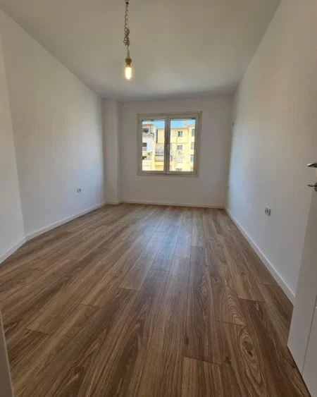 Tirane, shes apartament 1+1 , 61 m² 136.000 € (rruga petro nini)