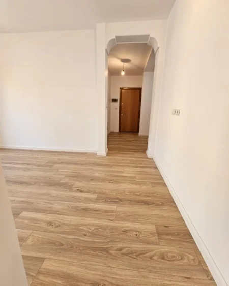 Tirane, shes apartament 1+1 , 61 m² 136.000 € (rruga petro nini)