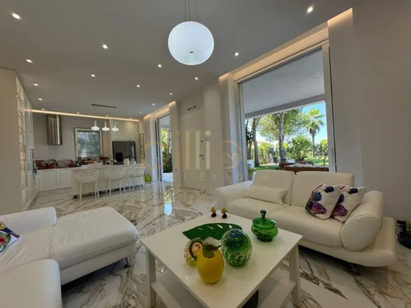 Gjiri Lalezit | Hamallaj, shitet Vile 2 Katshe , 800 m² (GJIRI I LALZIT, Durrës, Albania)