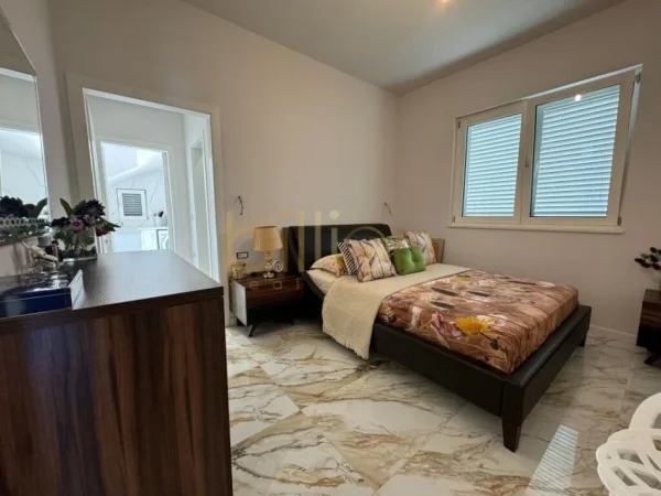 Gjiri Lalezit | Hamallaj, shitet Vile 2 Katshe , 800 m² (GJIRI I LALZIT, Durrës, Albania)