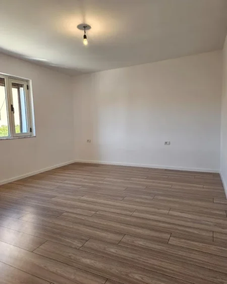 Tirane, shes apartament 1+1 Kati 3, 55 m² 110.000 € (rruga petro nini)