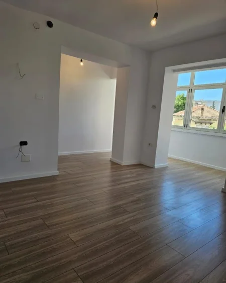 Tirane, shes apartament 1+1 Kati 3, 55 m² 110.000 € (rruga petro nini)
