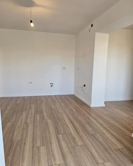 Tirane, shes apartament 1+1 Kati 3, 55 m² 110.000 € (rruga petro nini)