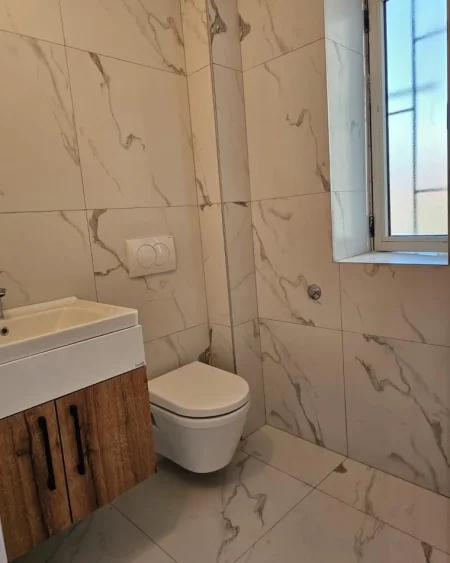 Tirane, shes apartament 1+1 Kati 3, 55 m² 110.000 € (rruga petro nini)