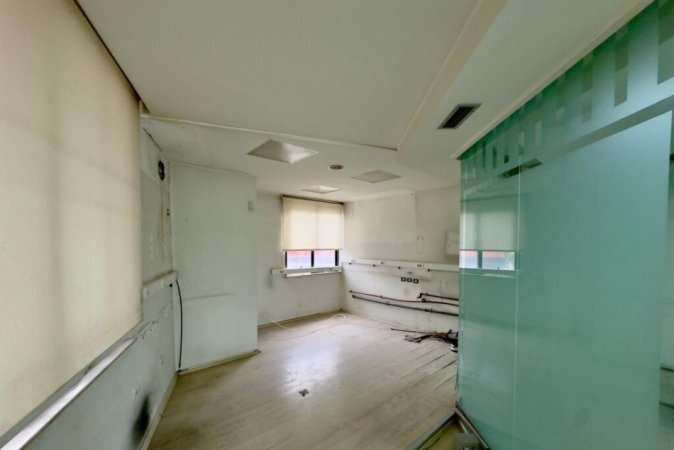 Tirane, jepet me qera ambjent biznesi Kati 1, 140 m² 1.700 € (Bulevardi Zogu i Pare , Brraka)