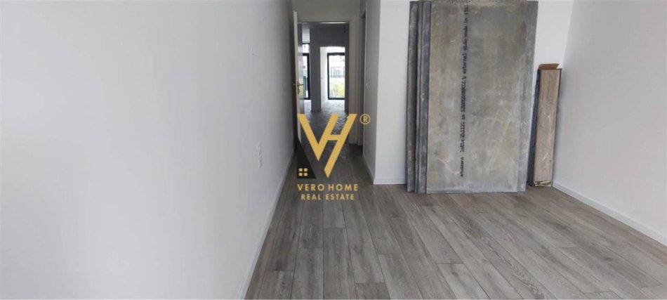 Tirane, jepet me qera zyre Kati 1, 102 m² 1.300 € (LIQENI ARTIFICIAL)