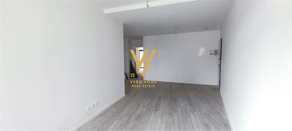 Tirane, jepet me qera zyre Kati 1, 102 m² 1.300 € (LIQENI ARTIFICIAL)
