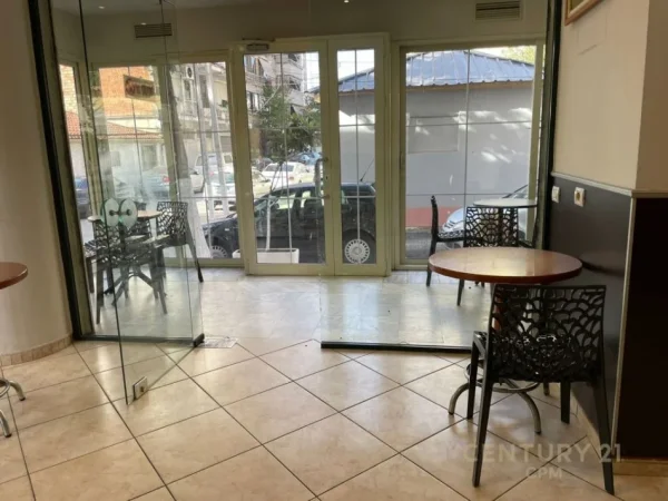 Tirane, jepet me qera ambjent biznesi Kati 0, 50 m² 400 € (Te shkolla e kuqe)