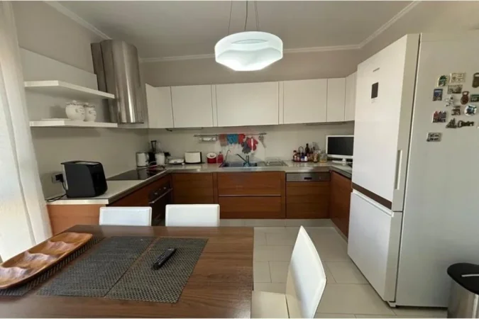 Tirane, shitet apartament 2+1 Kati 6, 121 m² 295.500 € (Rruga e Elbasanit,)