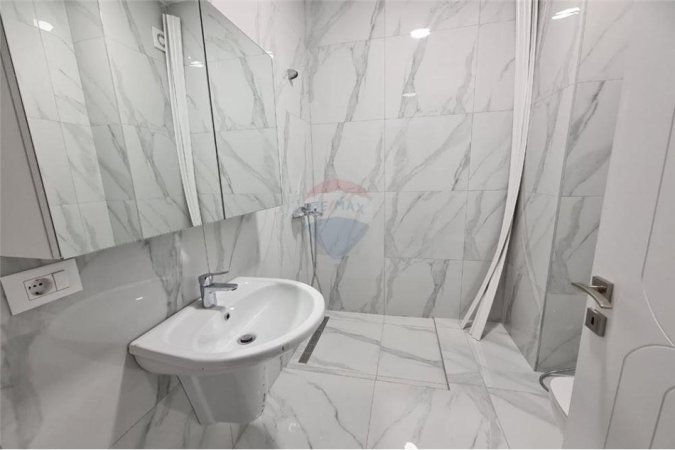 Tirane, jepet me qera apartament 2+1 Kati 5, 1.000 € (Rruga Skenderbeg)