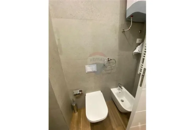 Tirane, jepet me qera apartament 1+1+Aneks+Ballkon , 75 m² 800 € (Rruga Kavajes)