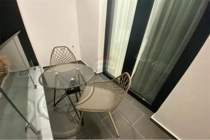 Tirane, jepet me qera apartament 1+1+Aneks+Ballkon , 75 m² 800 € (Rruga Kavajes)