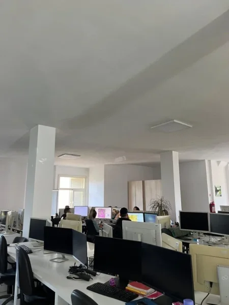 Tirane, jepet me qera zyre Kati 3, 350 m² 2.000 € (Tirane Rruga Gjergj Legisi, godine 5 kateshe, pallati • “Zef Luli”, Zona Kadastrale 8310, Laprake, Tiranë 1001)