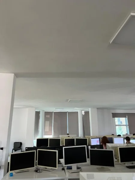 Tirane, jepet me qera zyre Kati 3, 350 m² 2.000 € (Tirane Rruga Gjergj Legisi, godine 5 kateshe, pallati • “Zef Luli”, Zona Kadastrale 8310, Laprake, Tiranë 1001)