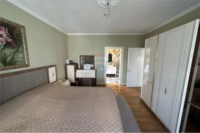 Tirane, shitet apartament 2+1 Kati 2, 122 m² 210.000 € (APARTAMENT 2+1 PER SHITJE TEK KOPSHTI BOTANIK)