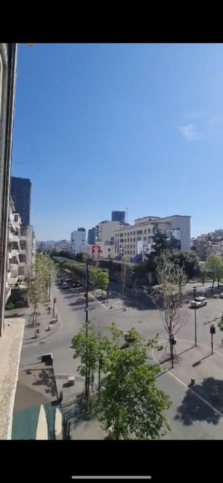 Tirane, jepet me qera apartament 2+1+Ballkon Kati 4, 70 m² 800 € (Qender)