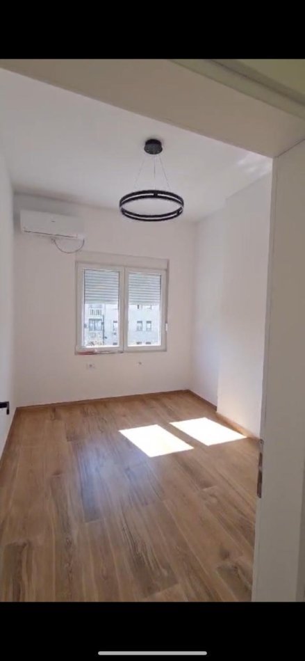 Tirane, jepet me qera apartament 2+1+Ballkon Kati 4, 70 m² 800 € (Qender)