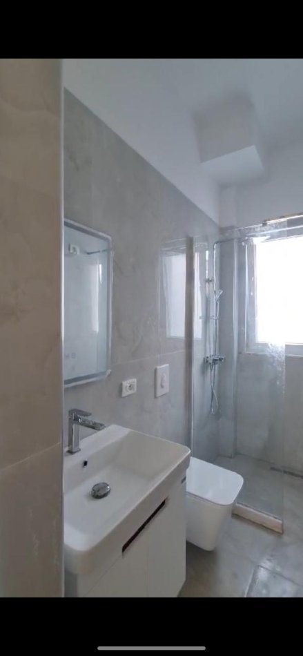 Tirane, jepet me qera apartament 2+1+Ballkon Kati 4, 70 m² 800 € (Qender)