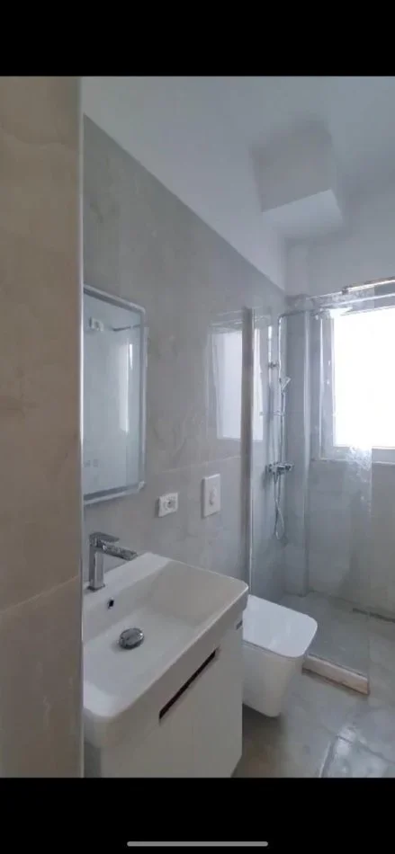 Tirane, jepet me qera apartament 2+1+Ballkon Kati 4, 70 m² 800 € (Qender)