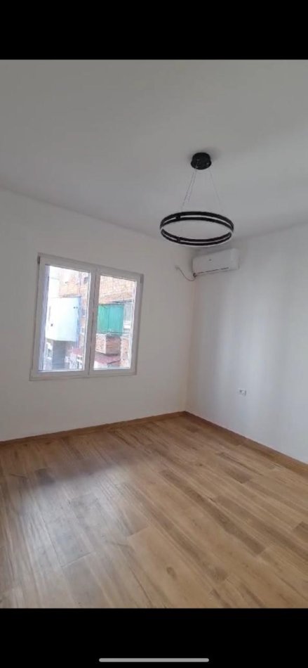 Tirane, jepet me qera apartament 2+1+Ballkon Kati 4, 70 m² 800 € (Qender)