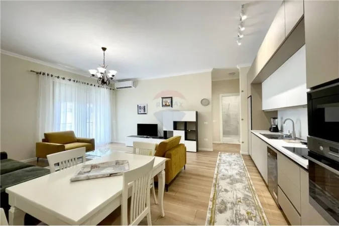 Tirane, jepet me qera 2+1+Ballkon Kati 8, 110 m² 1.200 € (Rruga e Kavajes)