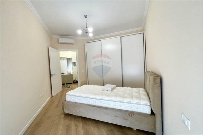 Tirane, jepet me qera 2+1+Ballkon Kati 8, 110 m² 1.200 € (Rruga e Kavajes)
