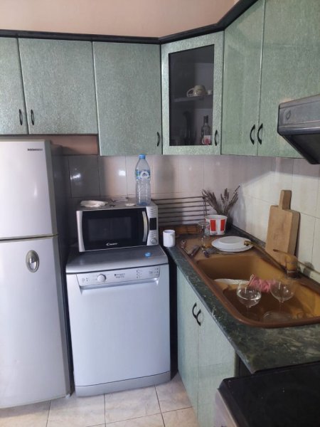 Tirane, jepet me qera apartament 2+1+Ballkon Kati 5, 130 m² 600 € (Xhamlliku)