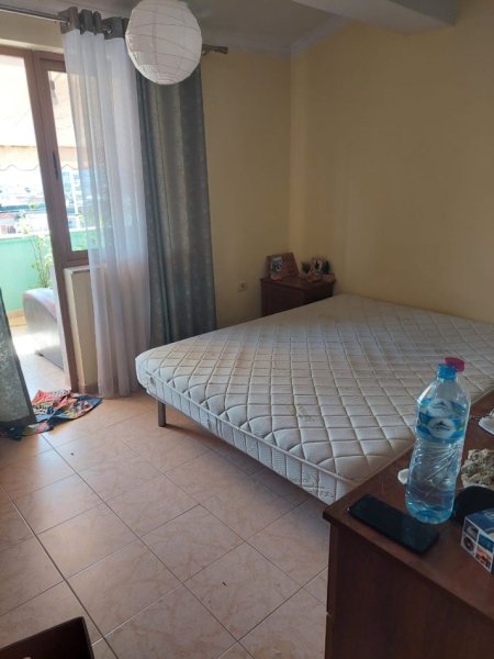 Tirane, jepet me qera apartament 2+1+Ballkon Kati 5, 130 m² 600 € (Xhamlliku)