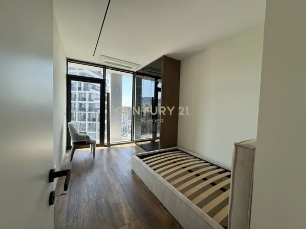 Tirane, jepet me qera apartament Kati 7, 130 m² 2.200 € (liqeni ithate)