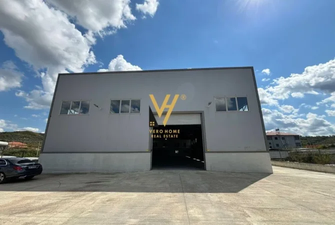 Tirane, jepet me qera magazine Kati 0, 1.620 m² 5.000 € (VORE)