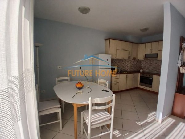 Tirane, jepet me qera apartament 2+1+Ballkon Kati 9, 115 m² 800 € (Barrikadave)