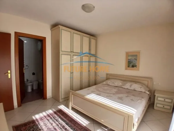 Tirane, jepet me qera apartament 2+1+Ballkon Kati 9, 115 m² 800 € (Barrikadave)