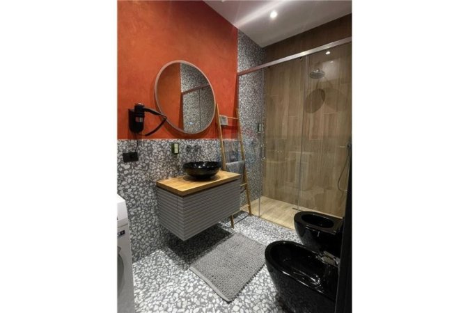 Tirane, jepet me qera apartament 1+1 Kati 3, 74 m² 900 € (Jepet apartament 1+1 ne Kompleksi Delijorgji!)