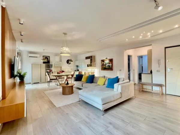 Tirane, jepet me qera apartament 2+1 Kati 6, 110 m² 1.500 € (sheshi willson)
