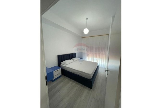 Tirane, jepet me qera apartament 2+1 Kati 4, 90 m² 450 € (Apartamenti ndodhet tek Kompleski Mangalem.)