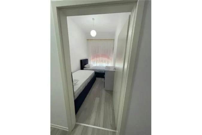 Tirane, jepet me qera apartament 2+1 Kati 4, 90 m² 450 € (Apartamenti ndodhet tek Kompleski Mangalem.)