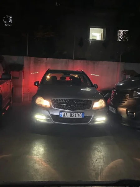 Vlore, shes me portobagazh Mercedes Nafte, gri metalizato manuale Kondicioner 160.000 km 8.000 €