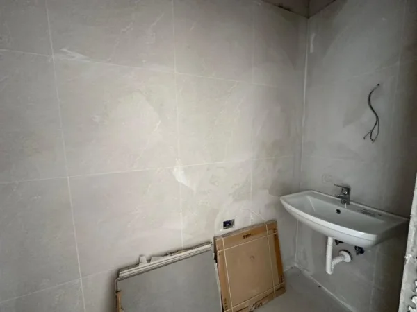 Tirane, jepet me qera dyqan Kati 0, 40 m² 1.200 € (Lake View)
