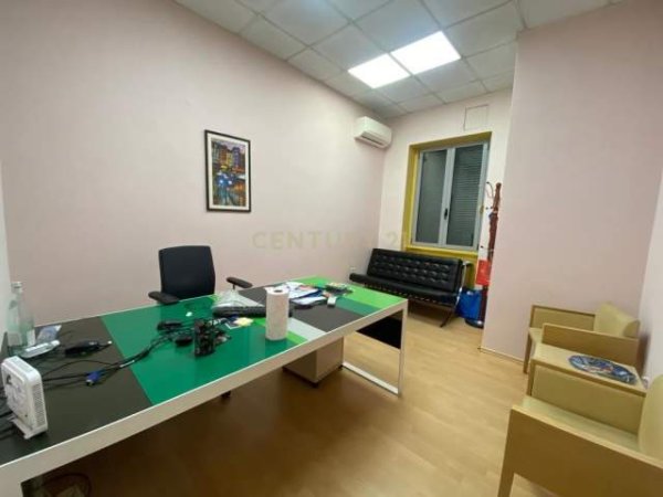 Tirane, jap me qera zyre Kati 1, 186 m² 1.200 Euro (myslym shyri)