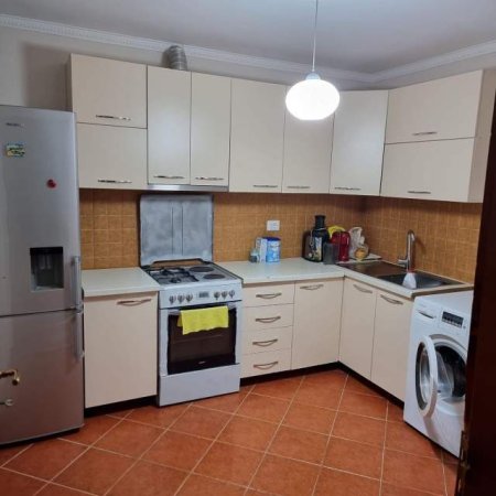 Tirane, jepet me qera shtepi 2+1+A+BLK ne shtëpi 1 katëshe, 80 m² 35.000 Leke