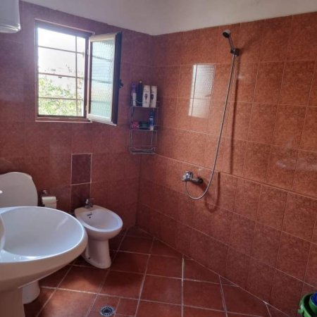 Tirane, jepet me qera shtepi 2+1+A+BLK ne shtëpi 1 katëshe, 80 m² 35.000 Leke