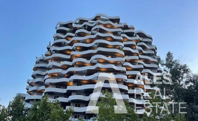 Tirane, shitet apartament Kati 4, 255 m²  (Rruga Faik Konica)