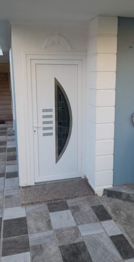 Tirane, jepet me qera apartament 2+1 Kati 1, 90 m² 450 Euro (seit bathorja)